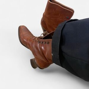 Brown leather vintage ankle boots with lace-up